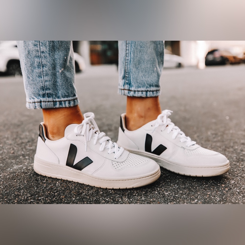Veja V-10 leather extra white and black sneakers size US5/EUR36